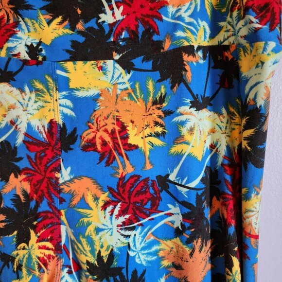 LulaRoe Palm Tree Leggings Tall & Curvy - Picture 3 of 5
